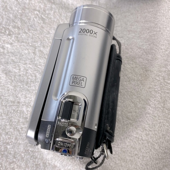 Canon FS100 Digital Video Camcorder Camera Silver Untested - Picture 3 of 15